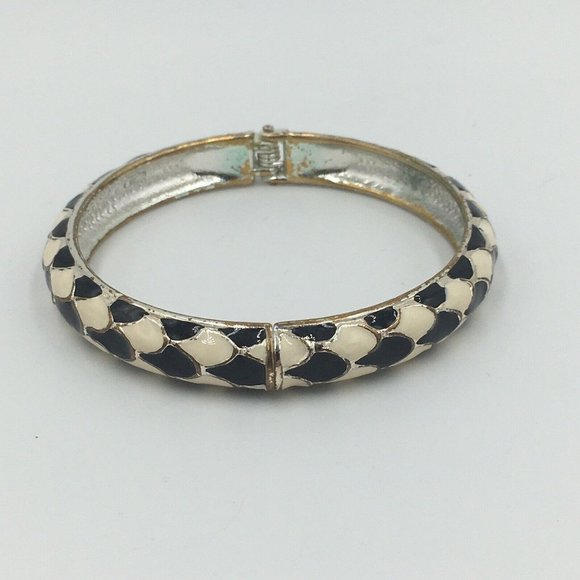 Black & Cream White Enameled CLAMPER BRACELET, Scales Pattern (flaw) - Picture 6 of 8